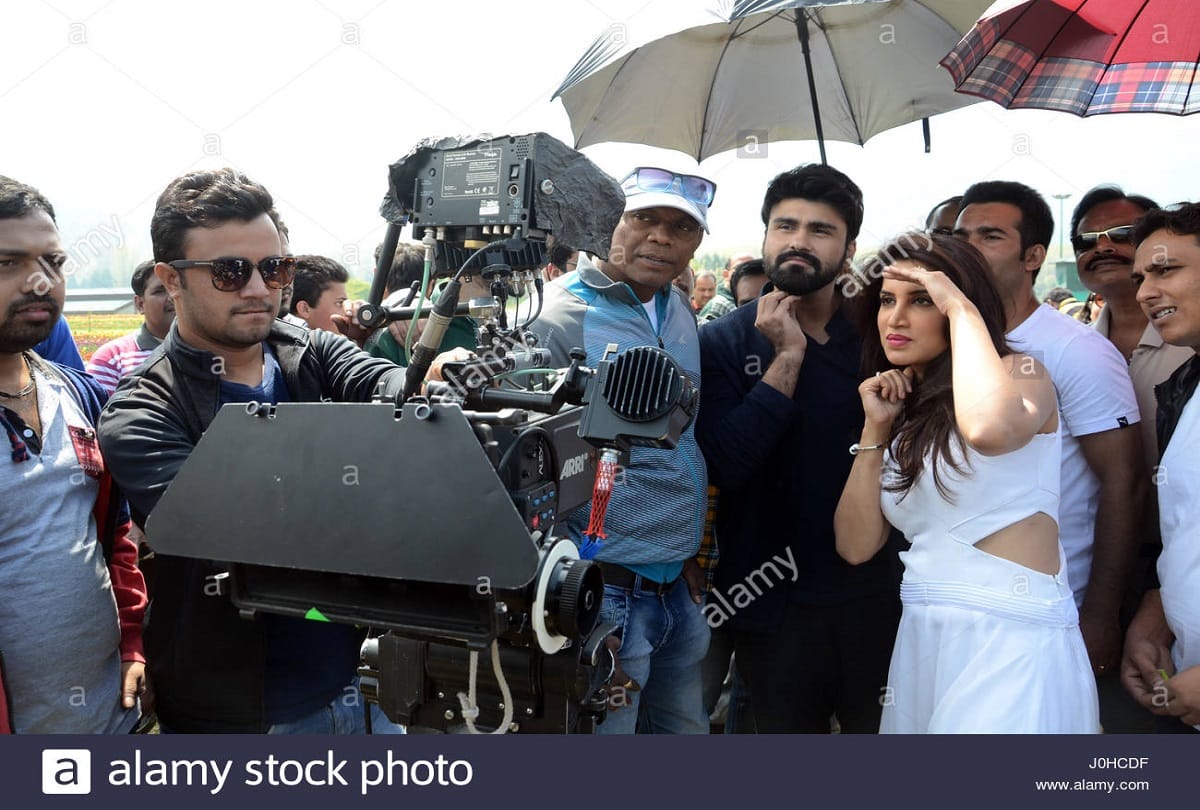 Deepika Padukone, Ranveer Singh return to Mumbai likely to start shooting next month