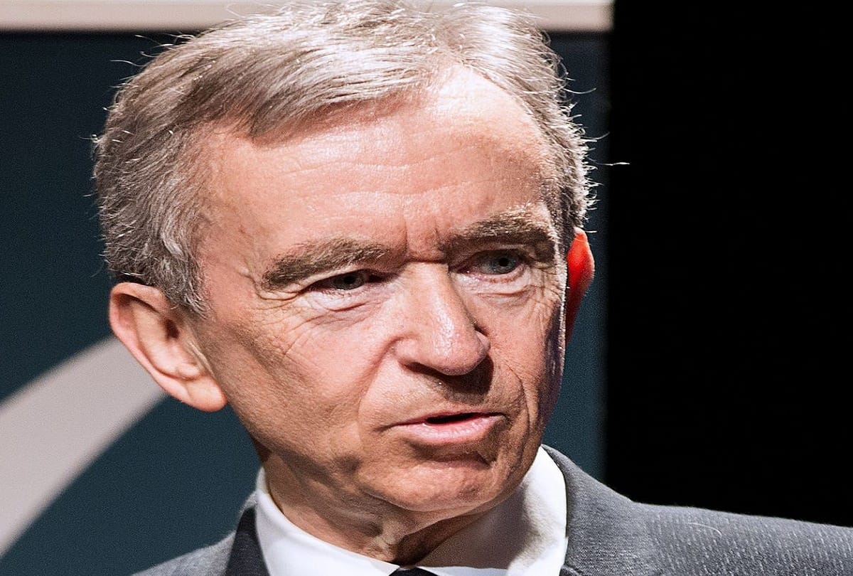 Bernard Arnott, owner of the famous fashion brand Louis Vuitton, becomes the worlds richest man, leaving Bezos behind