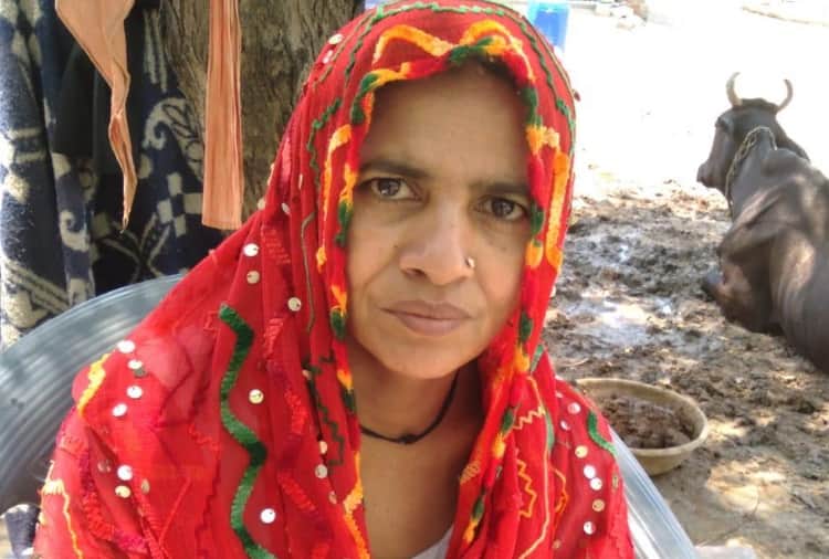 Former sarpanch of Maujmanagar village is making people aware against Corona in Sonipat of Haryana