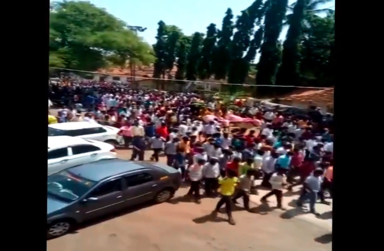 Hundreds of people violated COVID restrictions in Karnataka gathered at the funeral of a horse in the Maradimath area of Belagavi