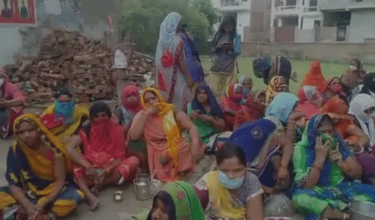 Women worshiping Corona Mai at Jain Ghat varanasi