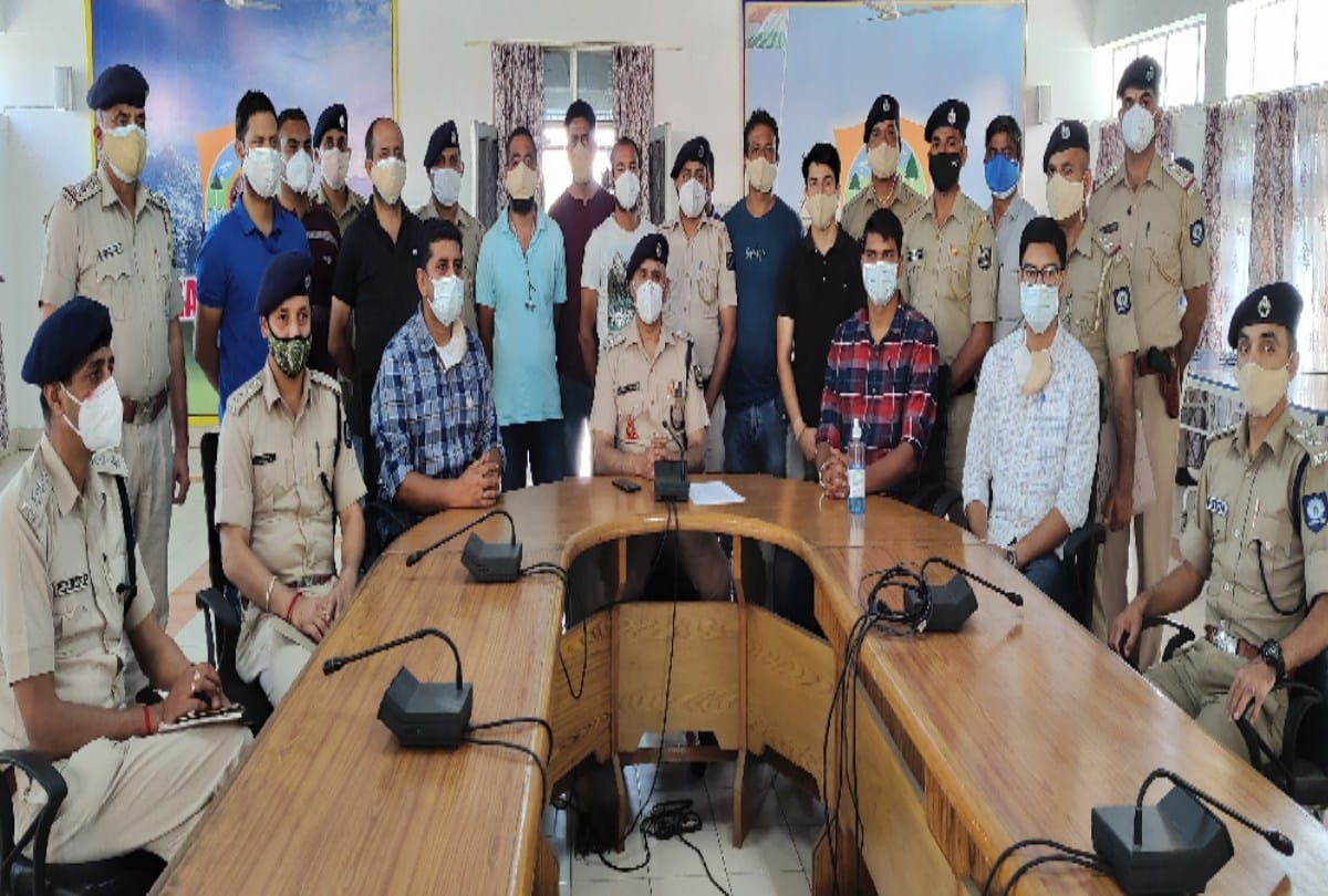 Eight accused of looting 2.5 crores from goldsmith arrested in kangra himachal