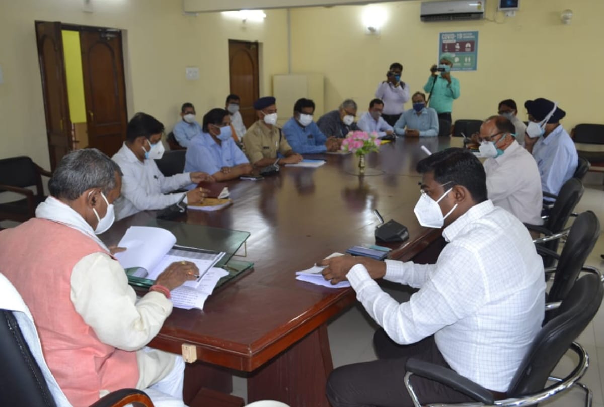 charge Minister Ramapati Shastri reviewed prevention and treatment of Covid in gorakhpur