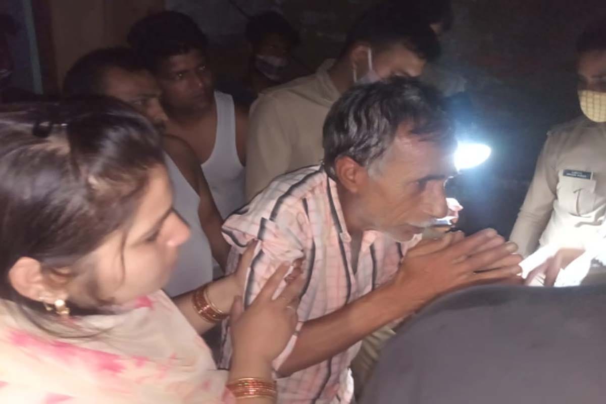 gas cylinder explodes While cooking dinner in Sardhana  Meerut, roof of house collapses