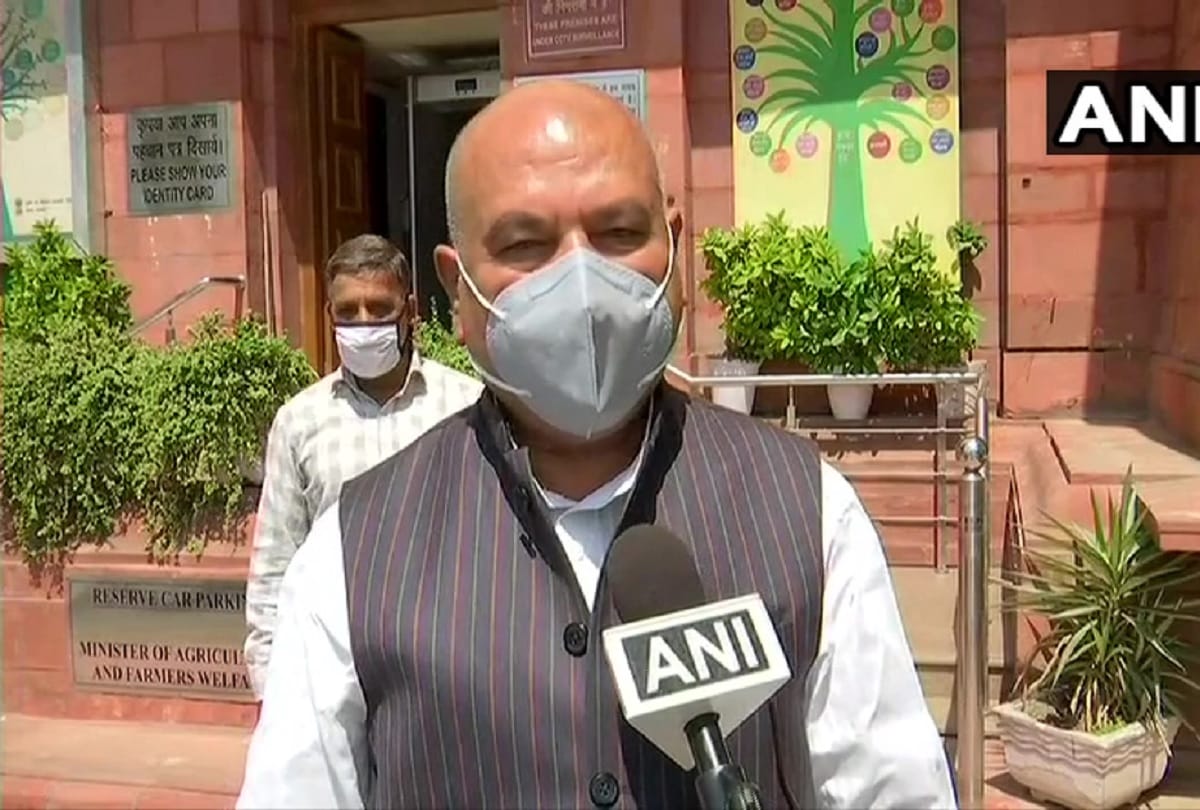Union Min Narendra Singh Tomar says The kind of Kamal Nath  statement  shows their character