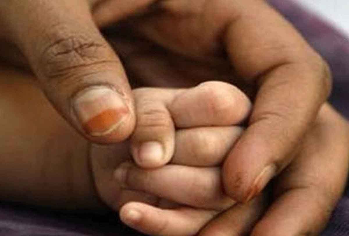 Jalaun: Death of 2 newborns in PHC, ANM accused of negligence, family commits uproar
