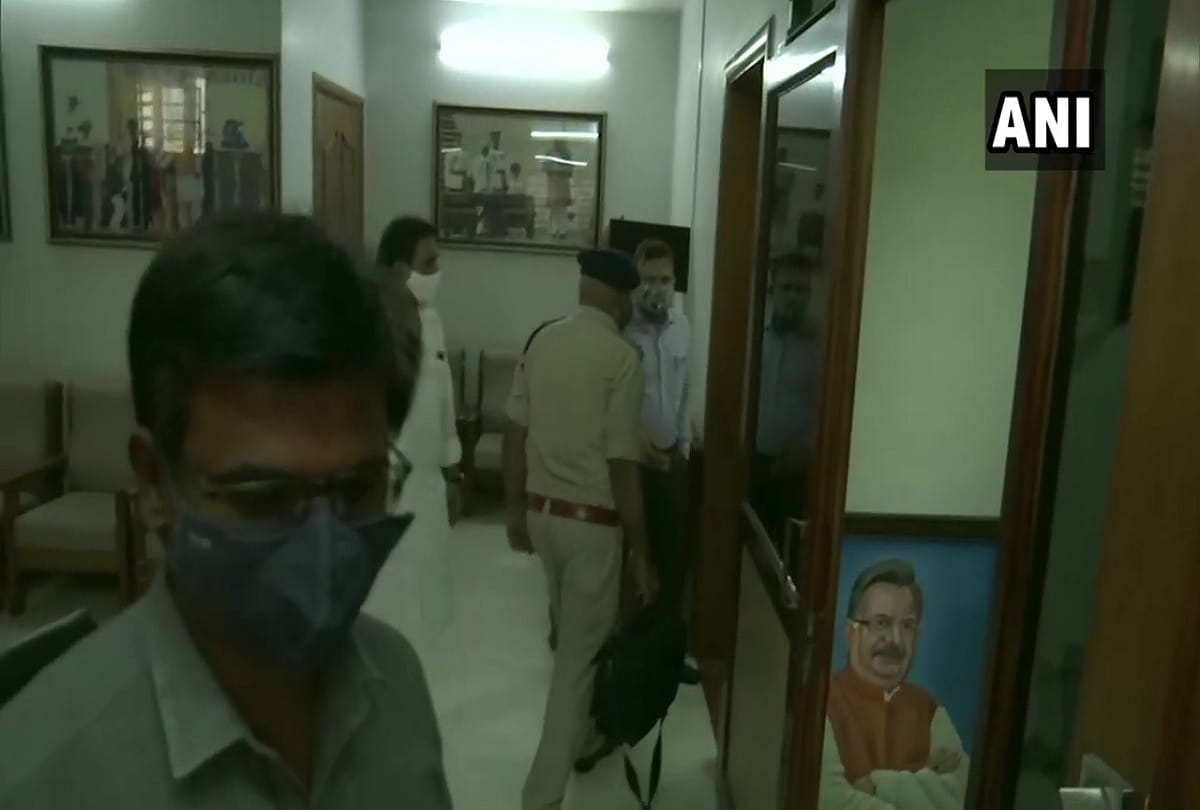 BJP former CM Raman Singh holds protest outside Civil Lines Police Station raipur over toolkit case