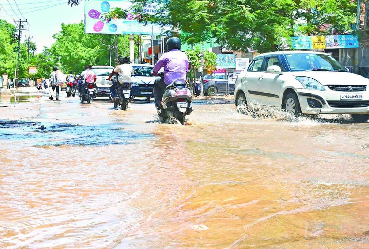 Water Wastage In Kamala Nagar Tehrir Give To Police