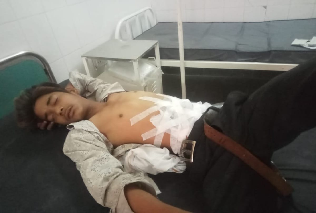 young man injured by being shot in Aligarh