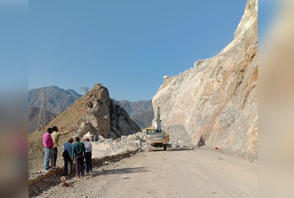 Uttarakhand weather News:  Badrinath Highway Closed in Radang band and tota ghati