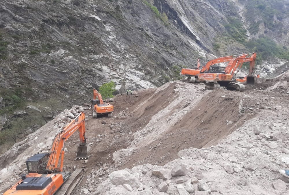 Uttarakhand News: Rishikesh Badrinath Highway blocked for five hours, 11 connectivity roads also Closed