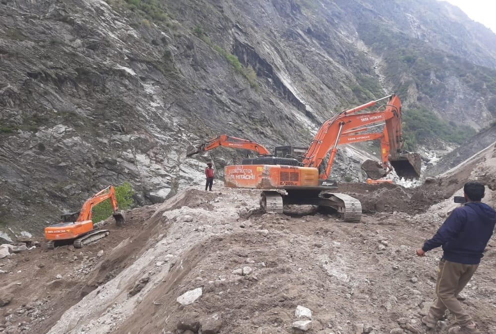 Uttarakhand weather News: Badrinath Highway closed after landslide on two places bad condition Photos