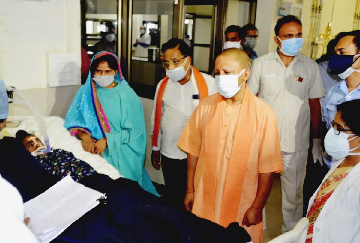 CM yogi inspects post Covid ward and L Two covid ward in AIIMS Gorakhpur