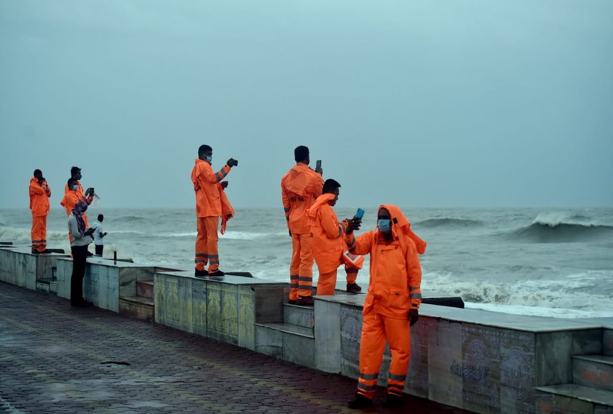 Cyclone yaas impact in uttar pradesh up heavy rain and storm