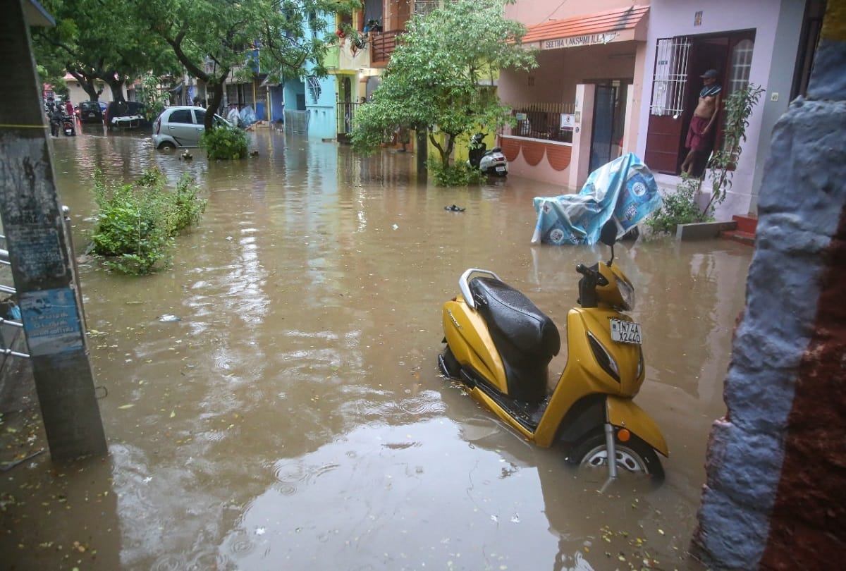 Weather report today IMD says cyclonic storm yaas is near north odisha west bengal coasts