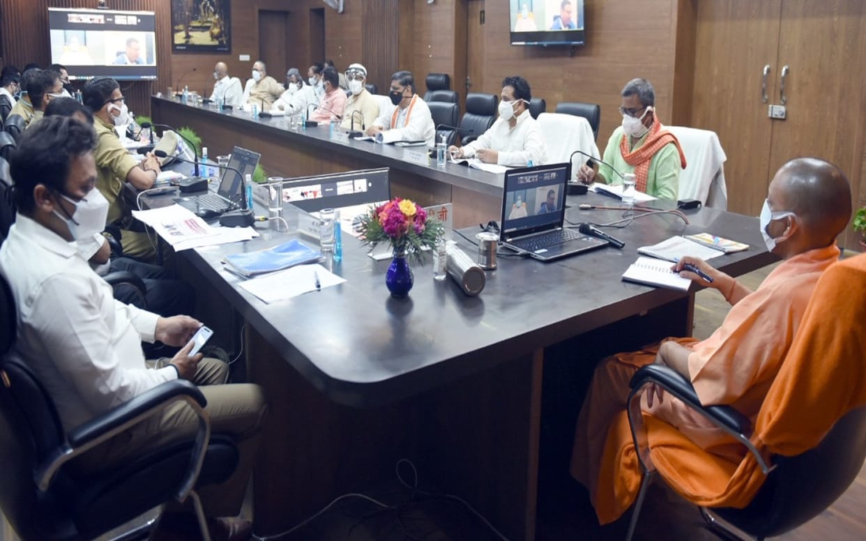 Preparations for fight coronavirus third wave cm yogi adityanath do review meeting in varanasi and gives  important instructions to  officials