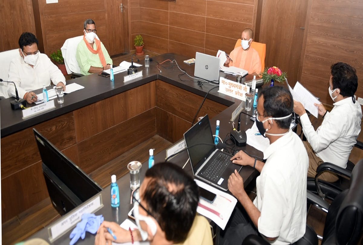 Preparations for fight coronavirus third wave cm yogi adityanath do review meeting in varanasi and gives  important instructions to  officials