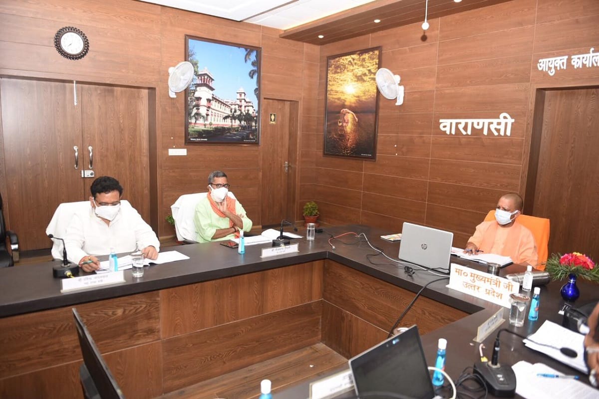 Preparations for fight coronavirus third wave cm yogi adityanath do review meeting in varanasi and gives  important instructions to  officials