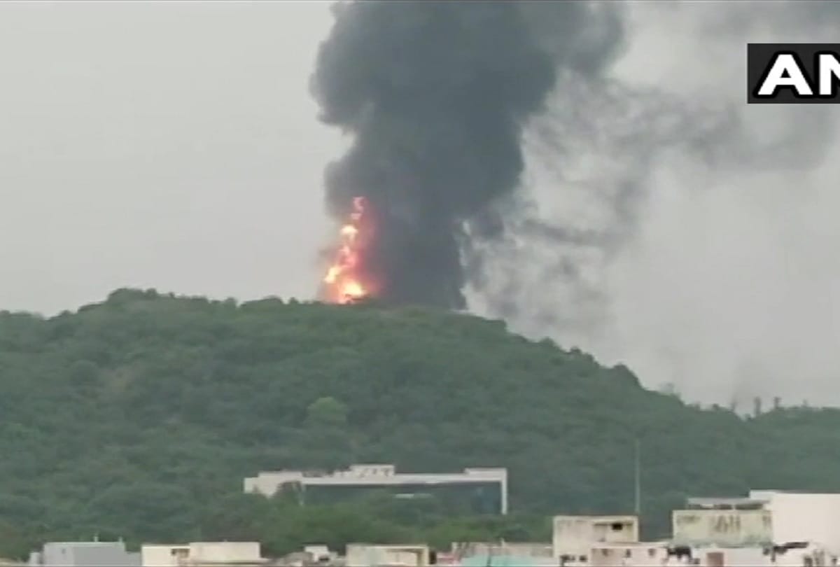 Andhra Pradesh: Fire breaks out at HPCL plant in Visakhapatnam, fire tenders rushed to the spot