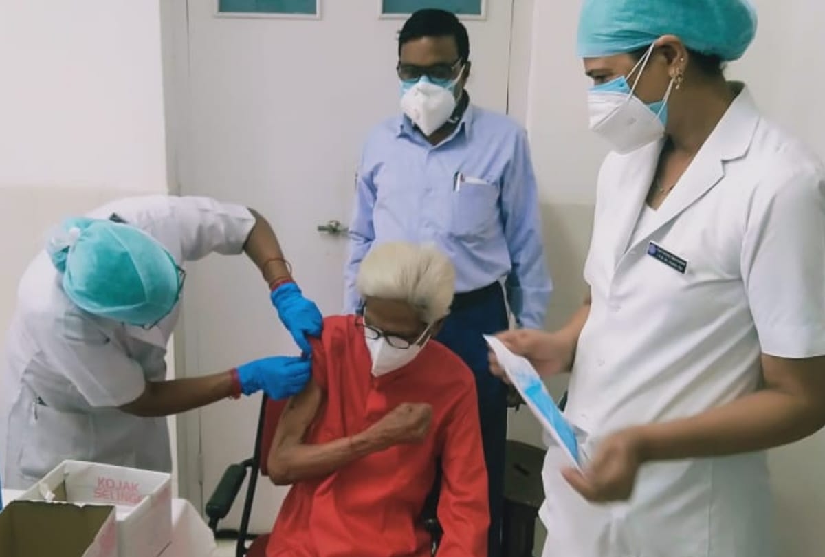 Railway oldest leader KL Gupta gets second dose of corona vaccine
