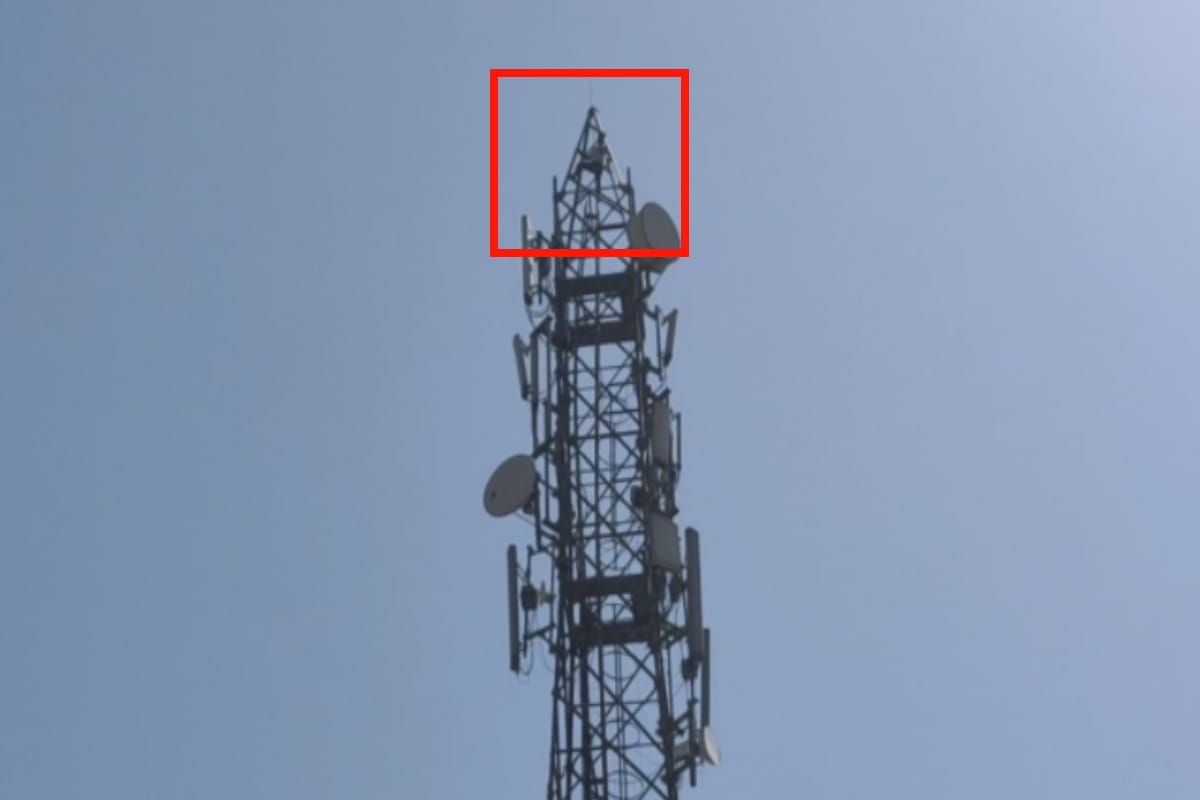 UP News: Husband climbed mobile tower after wife left home in Shamli