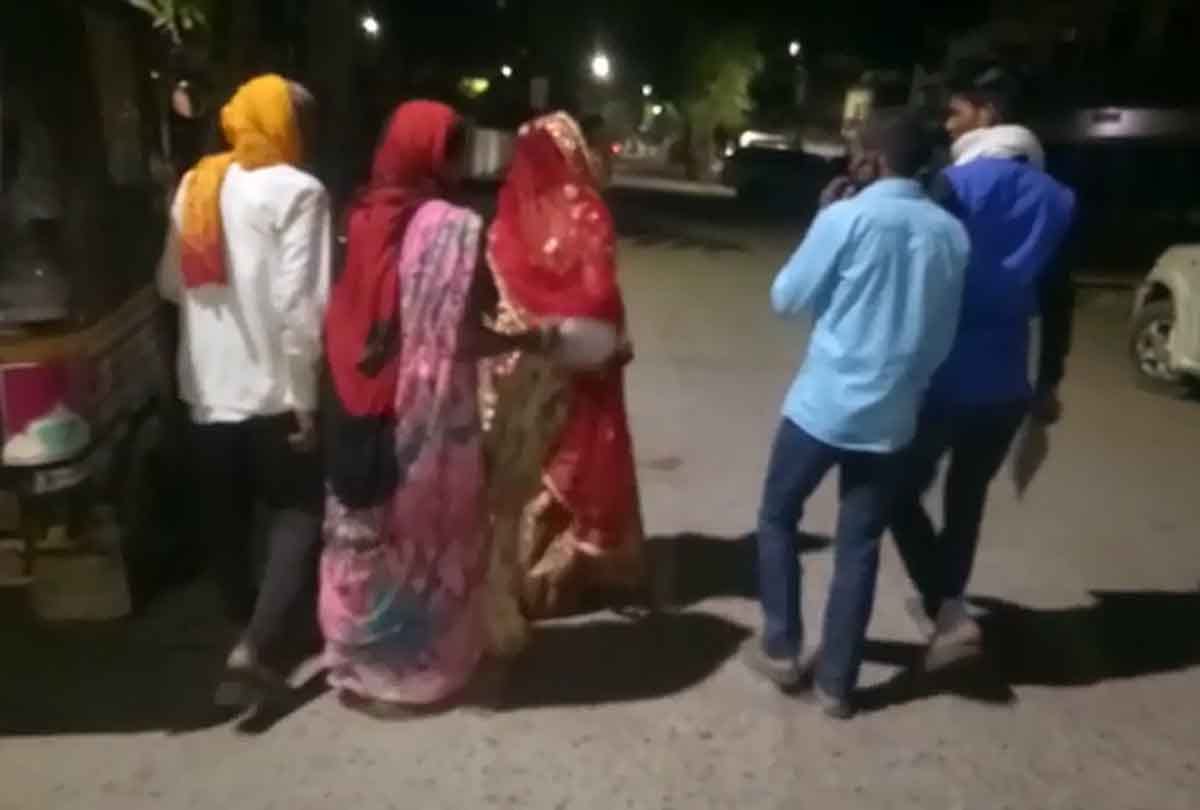 Police shocked to see bride who reached police station at night, asked what happened, she said he broke my marriage