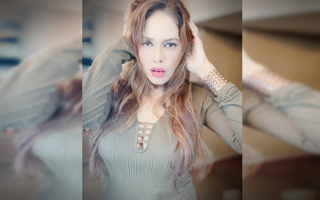 Poonam Jhawer Birthday Mohra Actress know interesting facts how she appeared with Akshay Kumar and Suniel Shetty