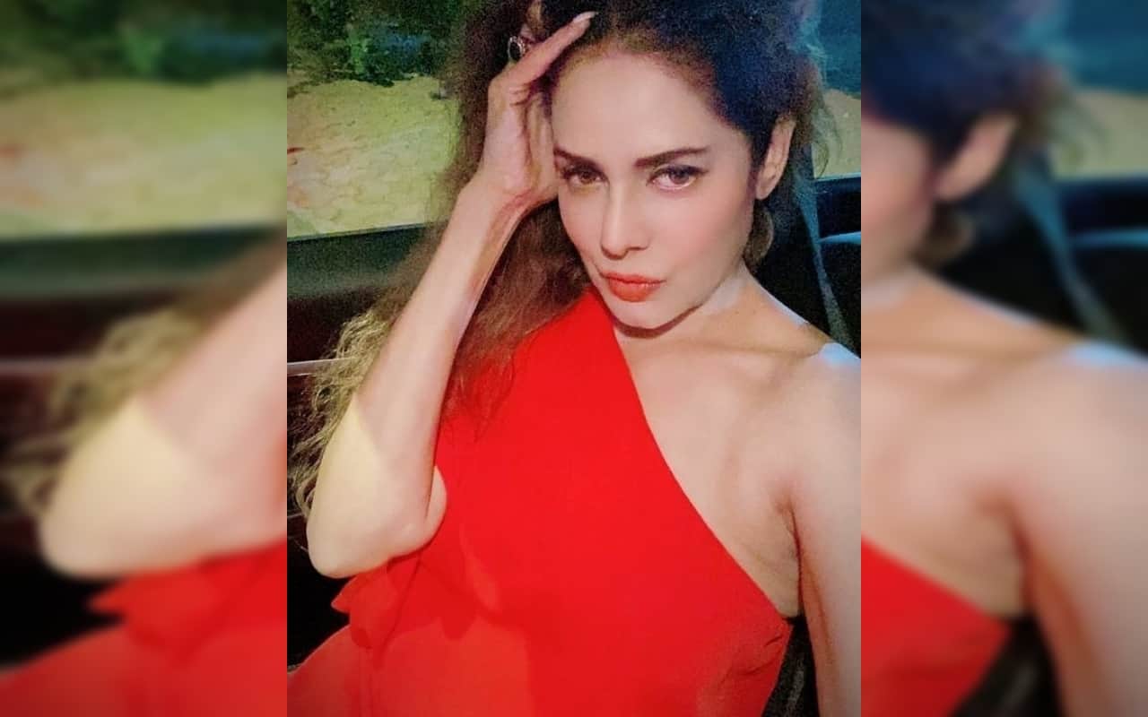 Poonam Jhawer Birthday Mohra Actress know interesting facts how she appeared with Akshay Kumar and Suniel Shetty