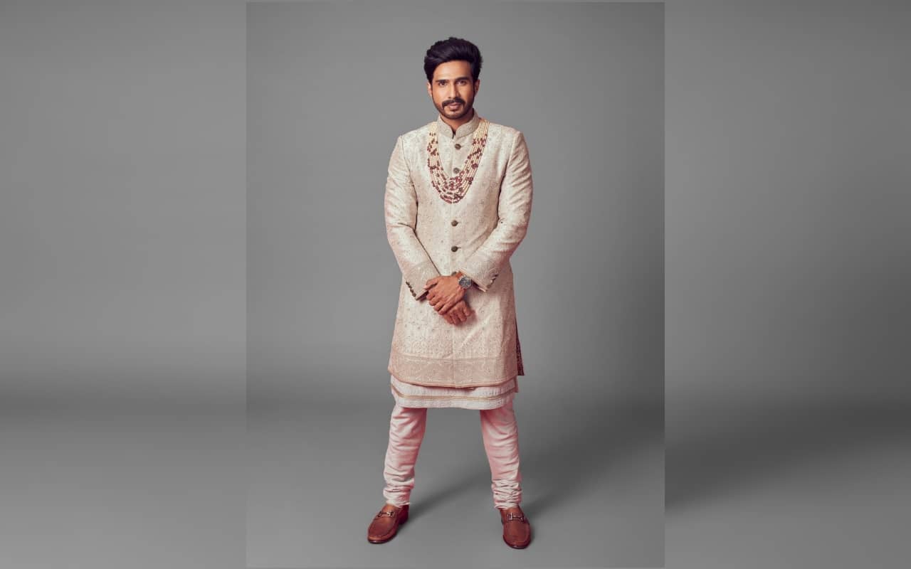 Badminton player Jwala Gutta and actor Vishnu Vishal wedding outfits photos surfaces