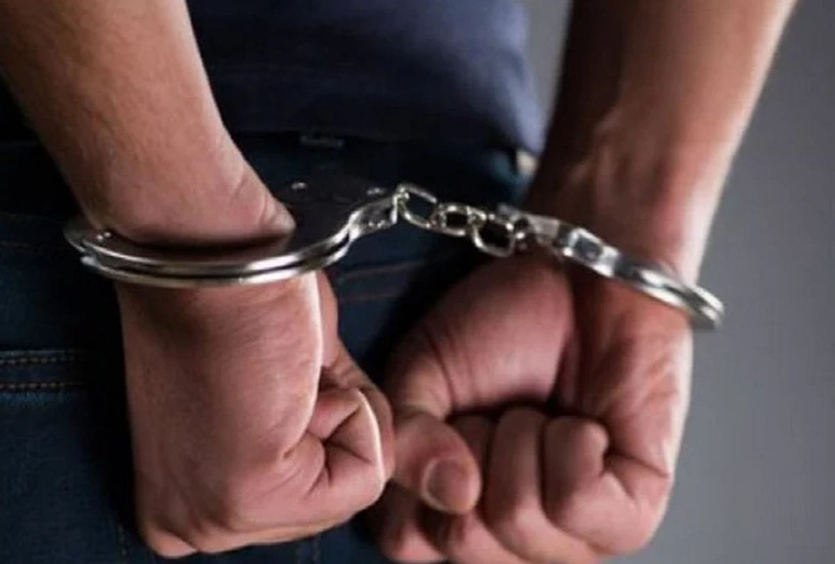 three people arrested for demanding extortion in kanpur