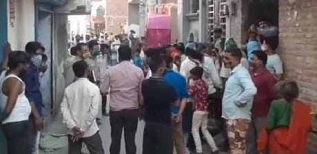 Body of wife lying under bed for three days, husband sleeping on top