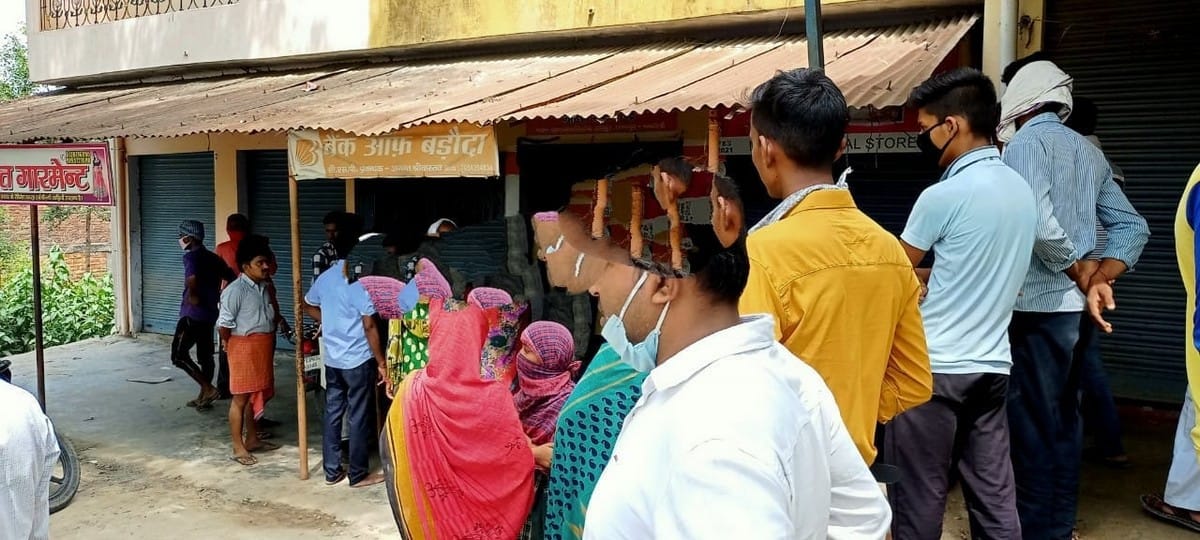 3.8 million robbed in broad daylight from the customer service center on the strength of the racket