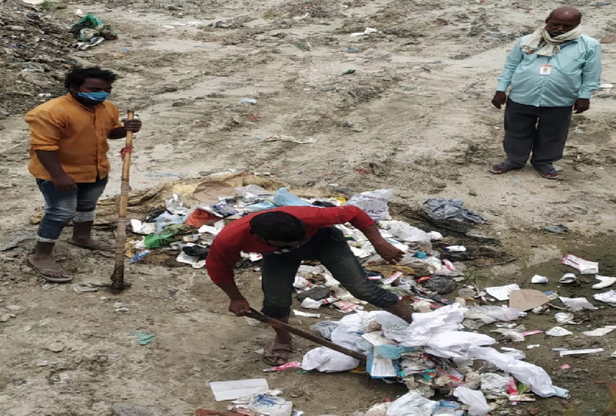 Bio medical waste found in large quantity in drain at Gorakhpur