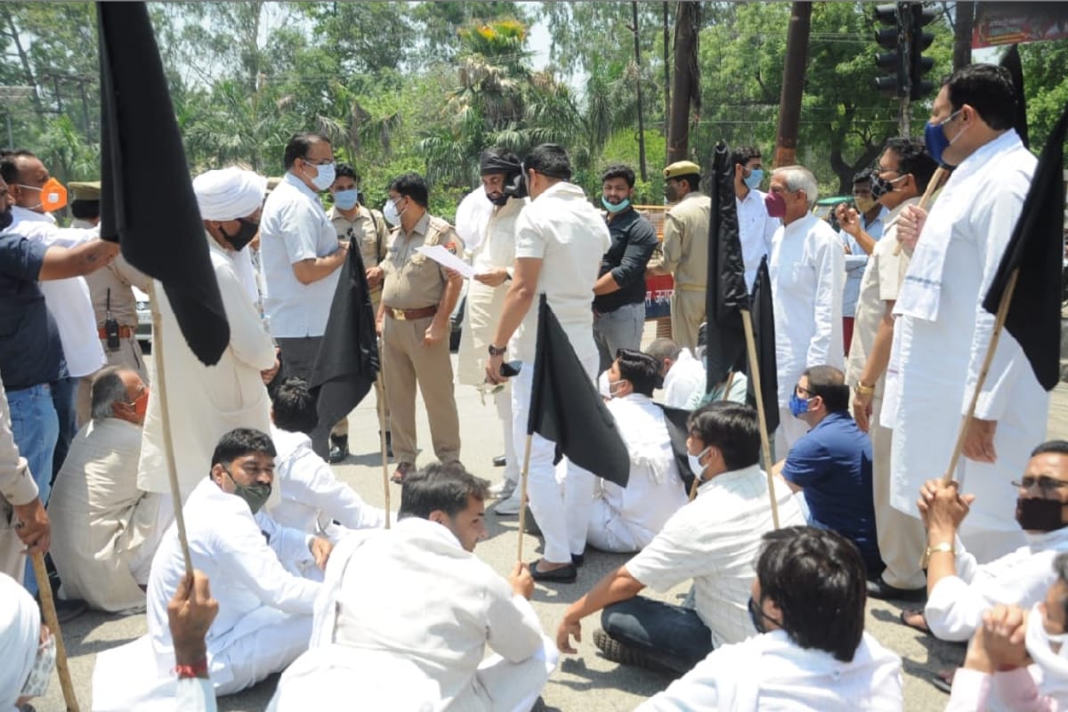 Black Day: dressed in black, waved black flags, jammed, burnt copies of agricultural bills