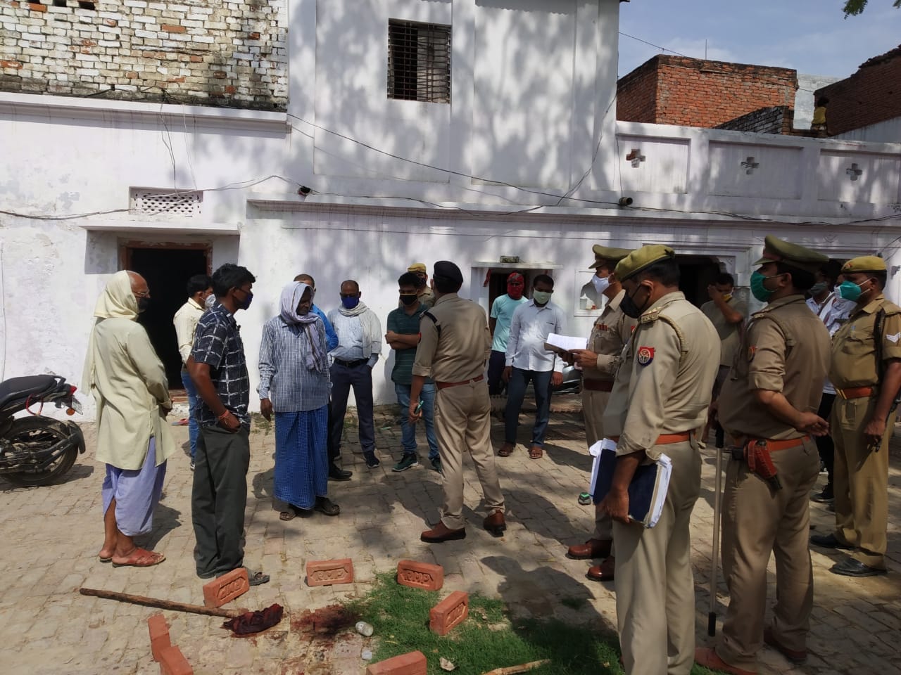 Lady teacher sacrifice own life for protect husband in brutal attack in varanasi jewelry missing from bhu  Mortuary