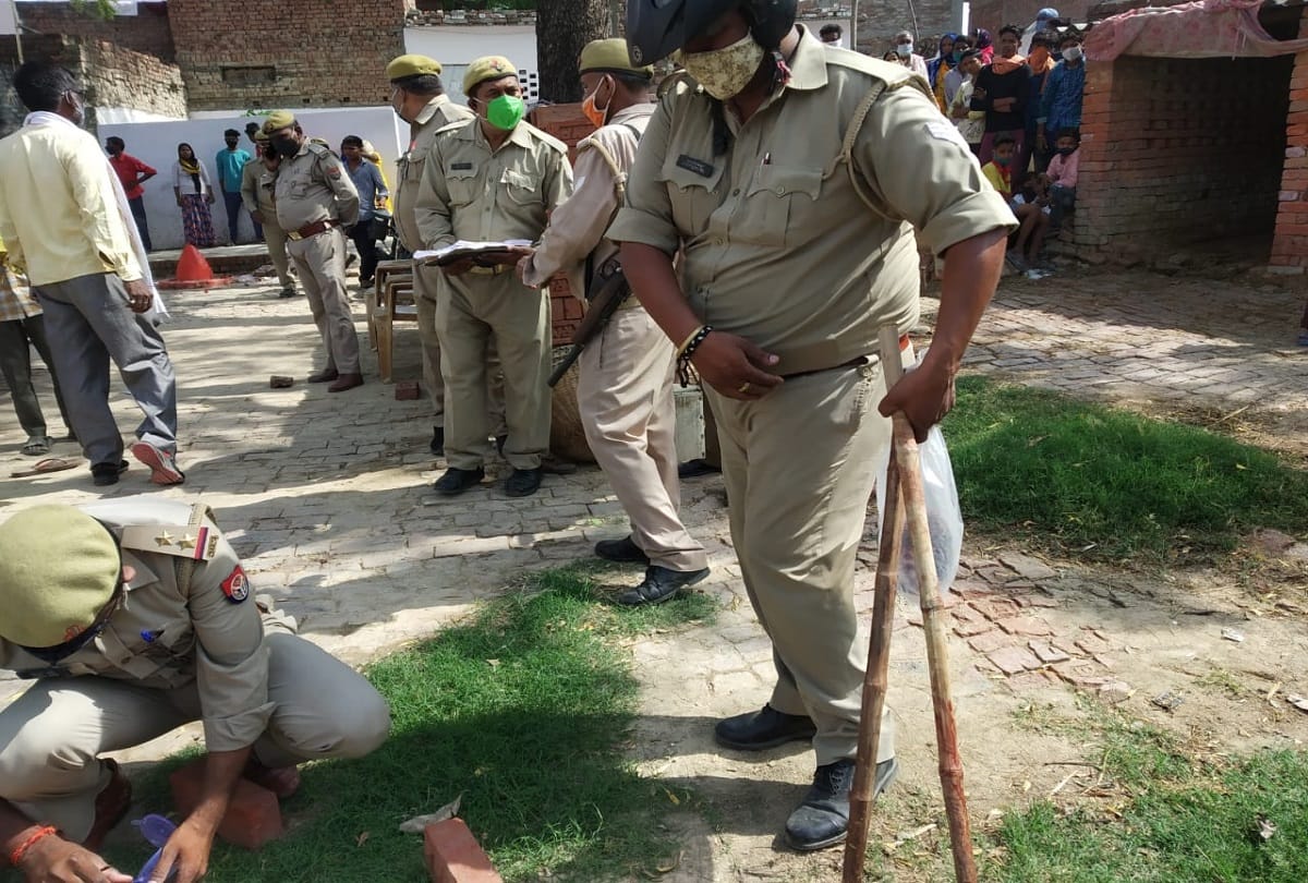 Lady teacher sacrifice own life for protect husband in brutal attack in varanasi jewelry missing from bhu  Mortuary