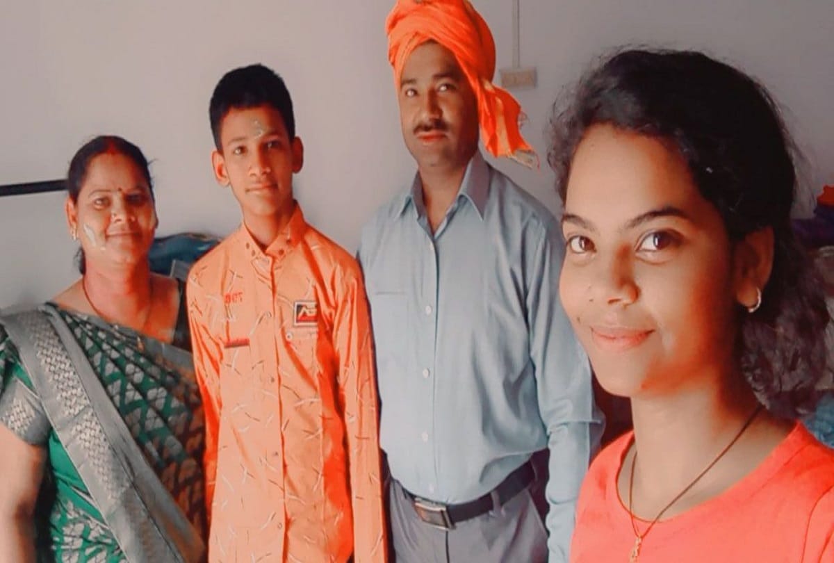 Lady teacher sacrifice own life for protect husband in brutal attack in varanasi jewelry missing from bhu  Mortuary