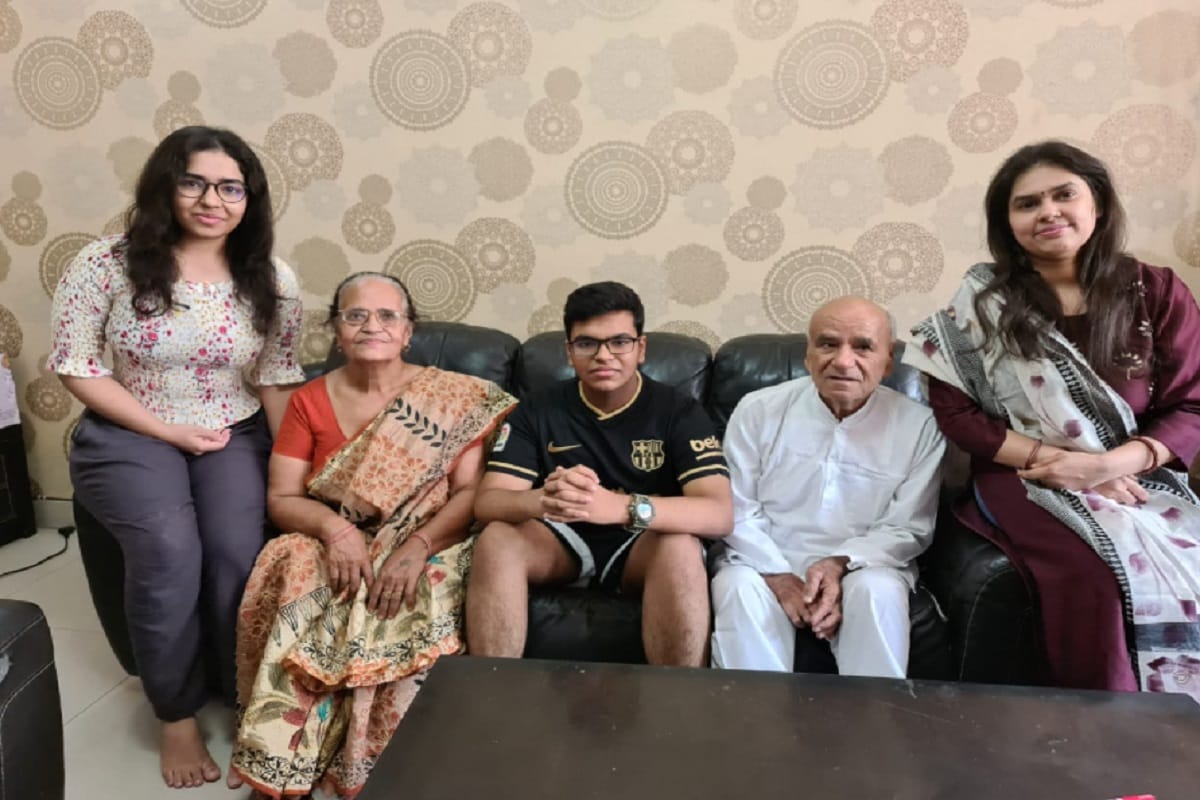 Meerut News: Adarsh Arora has completed 11 computer science courses at the age of 14 years
