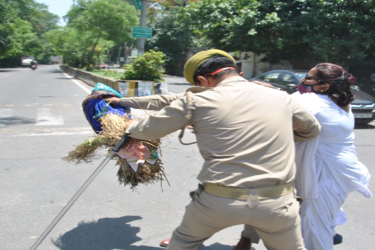 woman advocate arrested for burning effigy of Chief Minister in Meerut