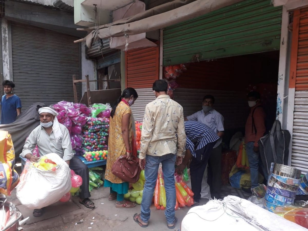 Garments shop was open in lockdown Sarees and suits were being sold inside police raided in varanasi