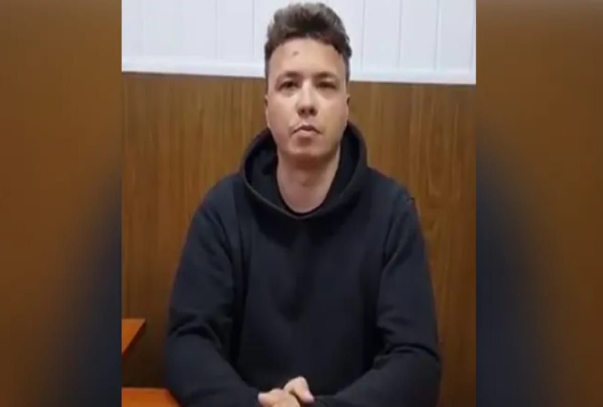 Belarus Tension on U-turn of aircraft for arrest of blogger Roman Protasevich