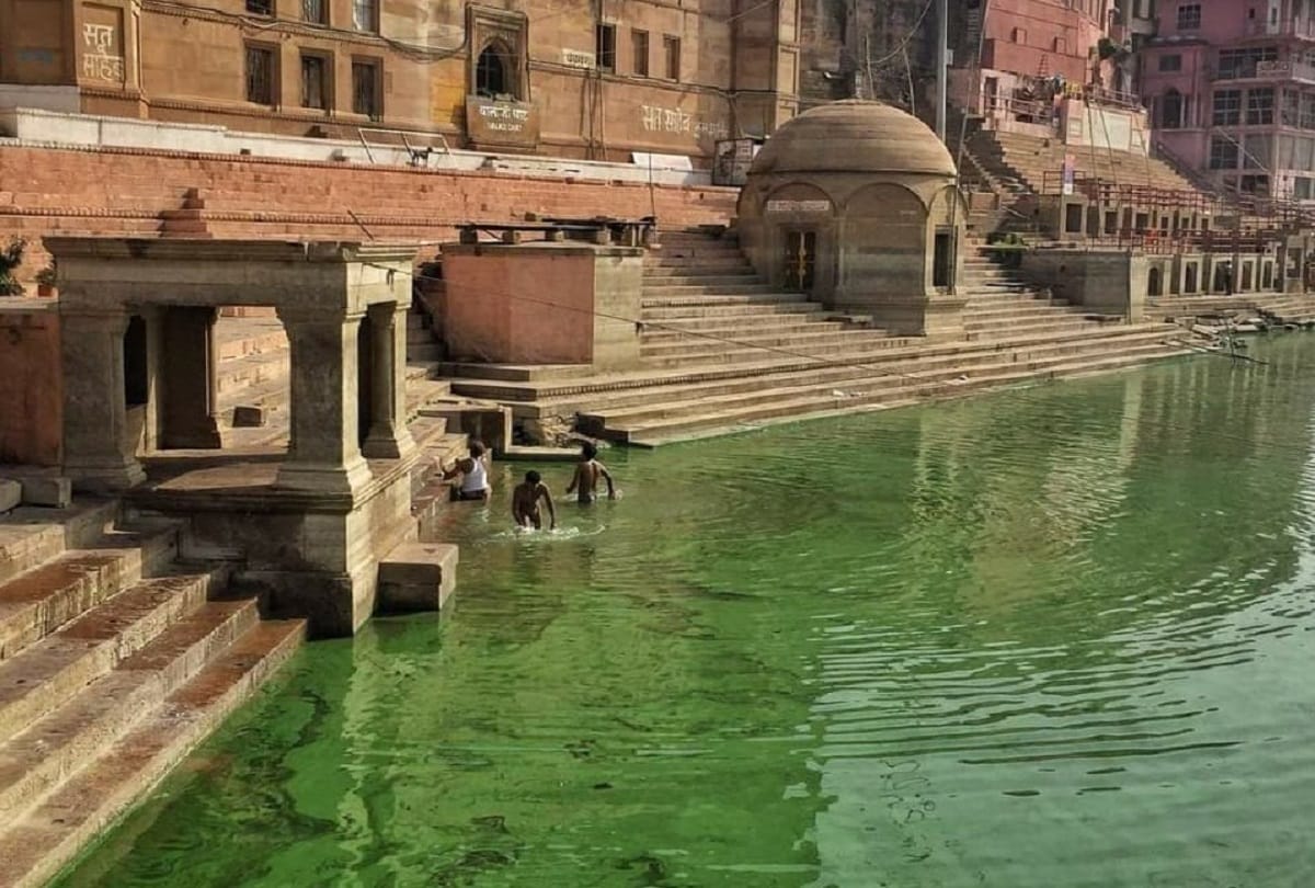 ganga water turns green in varanasi due to less flow namami gange pleaded to NMCG