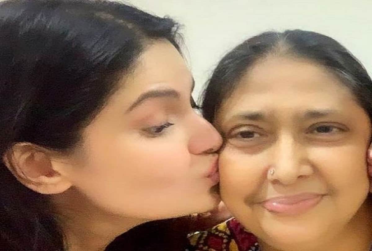 top news female directors movies performed in Indian Film Festival award and zareen khan mother hospitalized