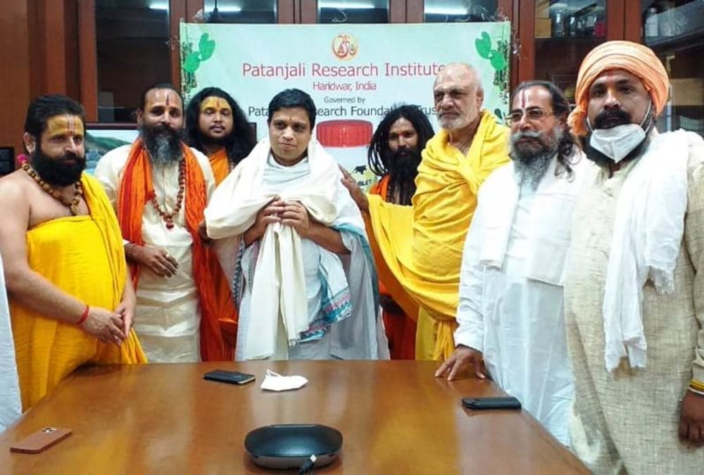 Haridwar News: Saints in support of baba ramdev and acharya balkrishna