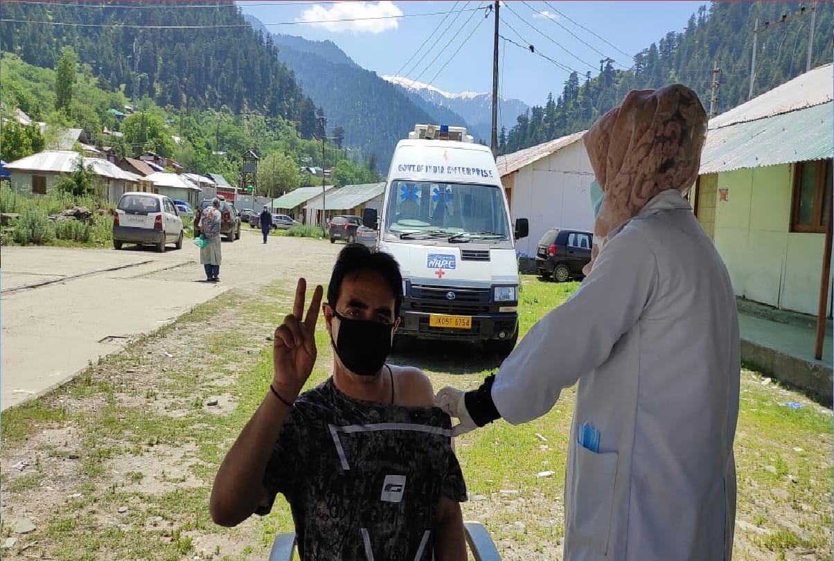 Jammu and Kashmir Chief Secretary said  vaccinate five lakh people within week