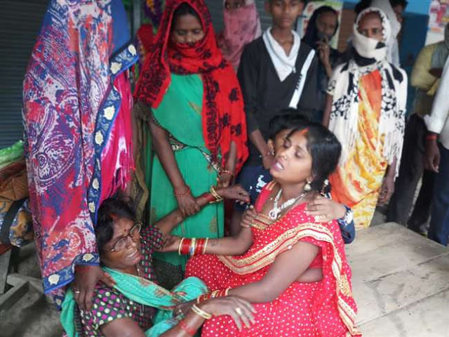 Girl child died by truck return home in azamgarh