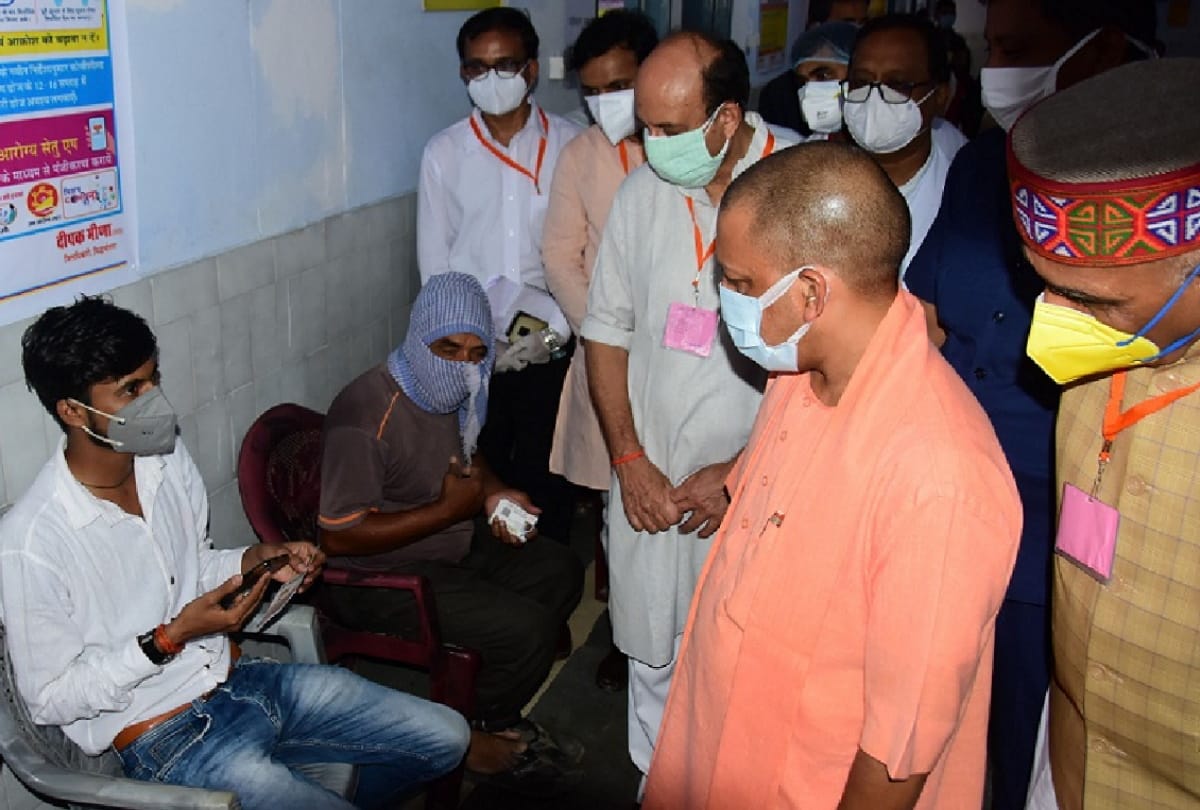 cm yogi aditynath in Inspection of joint district hospital siddharth nagar