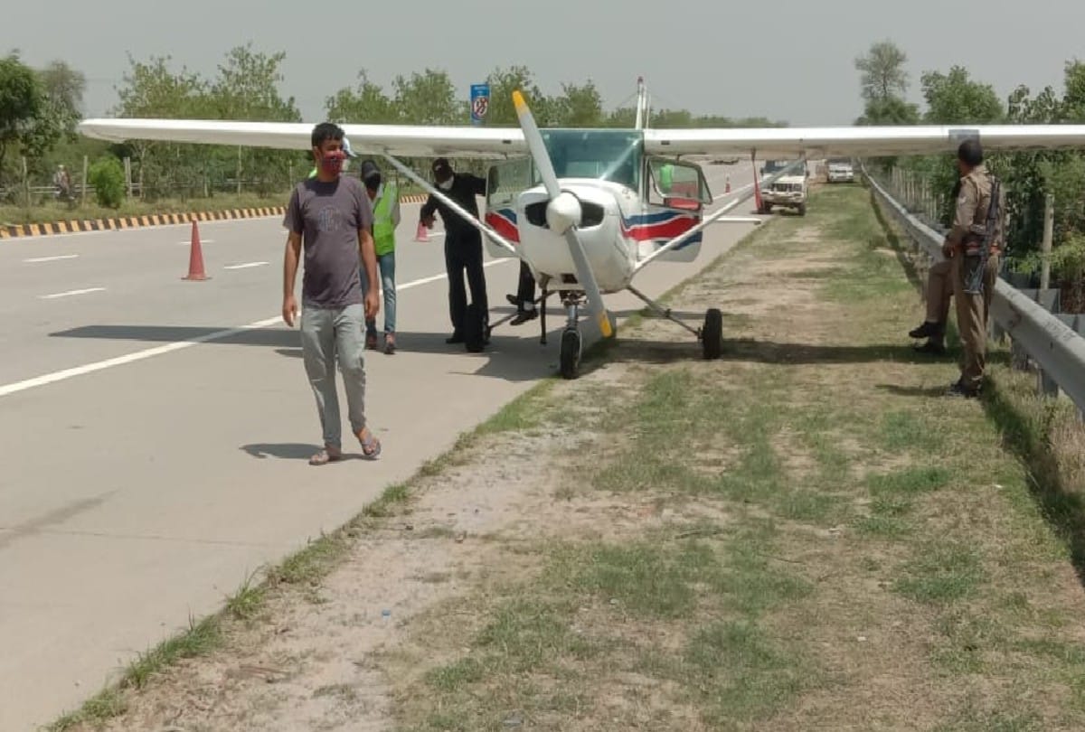 Indian Air Force fighter jet mirage aircraft has landed on Yamuna Expressway in Mathura