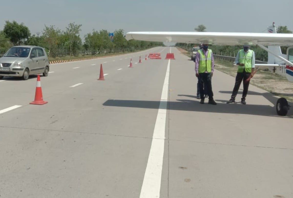 Private aircraft could not take off after Emergency landing on yamuna expressway in mathura