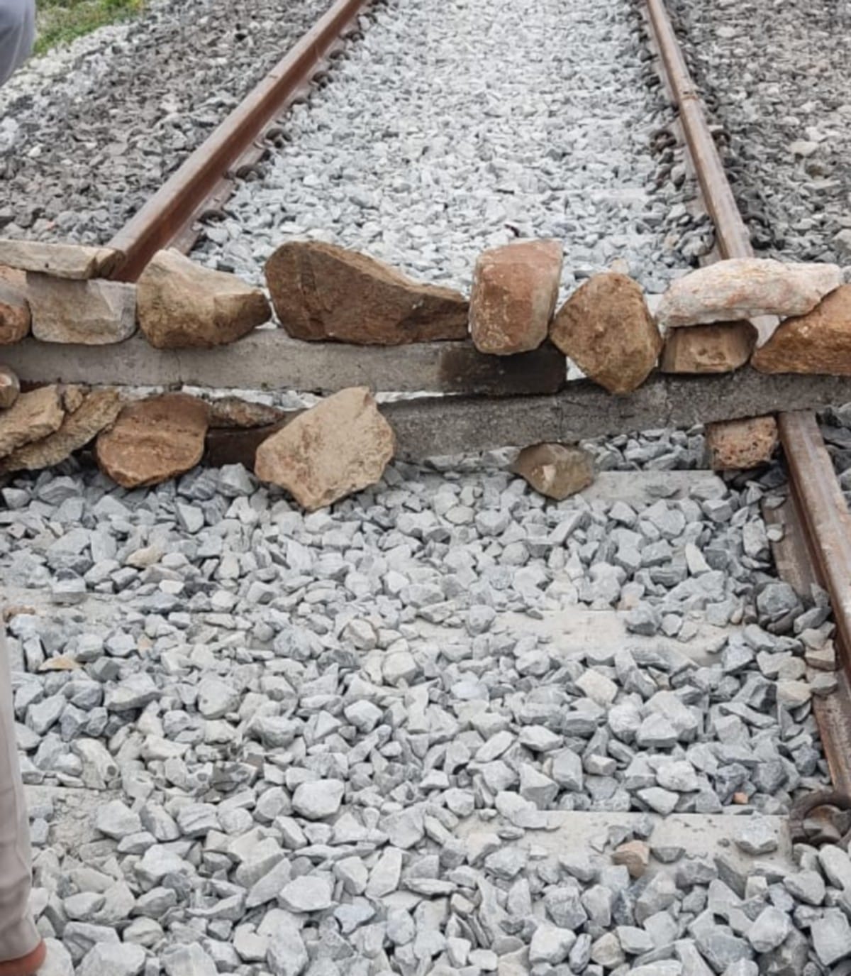 Farmer died hit by train in mirzapur angry villagers put stones on track